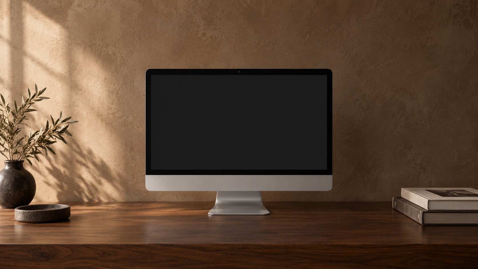 Bureau présentant notre site d’exploration sur un écran